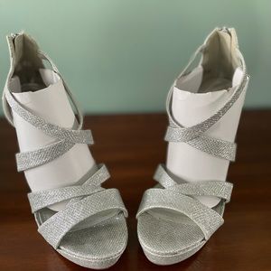 Dream Pairs silver platform stiletto’s 4.5” heels sparkly women’s 9 Prom Dance